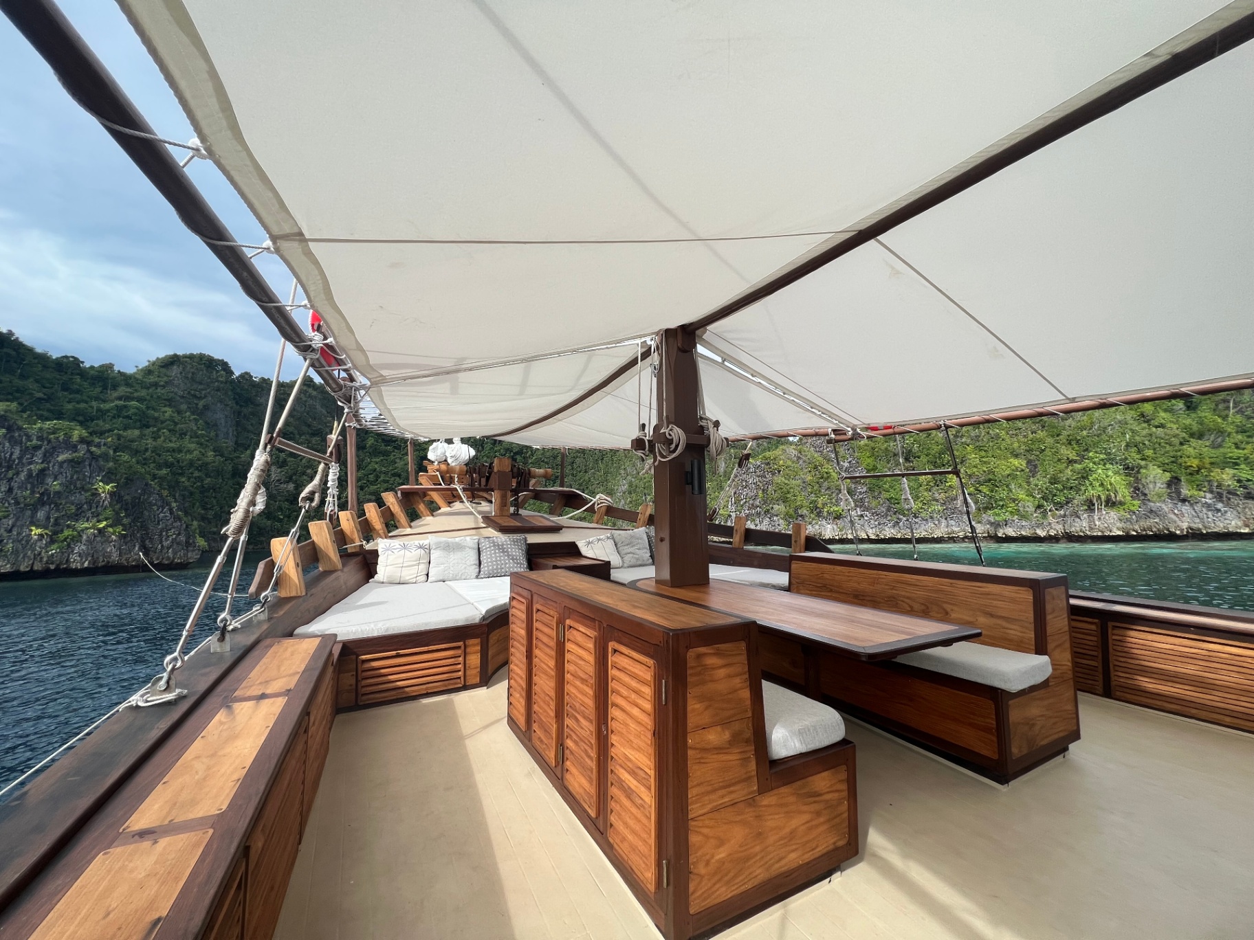 Dewata shaded foredeck lounge and bench seating with karst walls on both sides