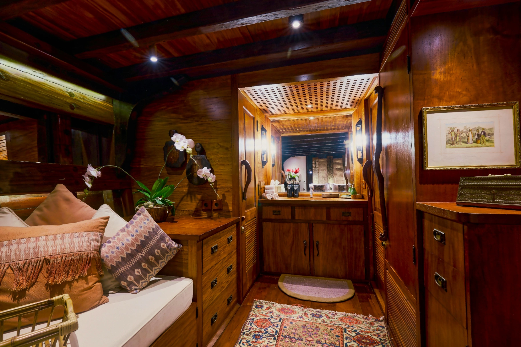 Suite lounge area on Si Datu Bua with day bed, ikat cushions and vanity nook