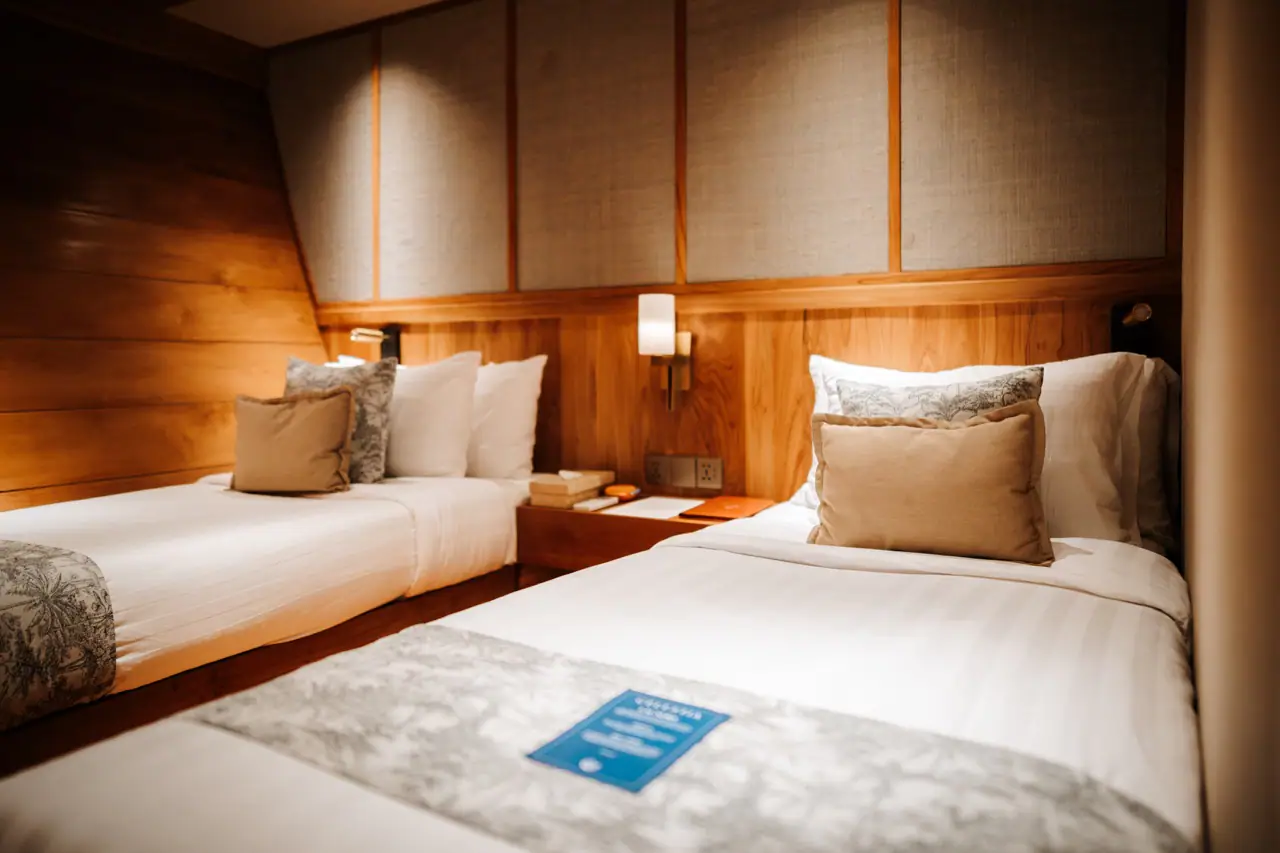 Celestia deluxe twin stateroom — Raja Ampat phinisi charter